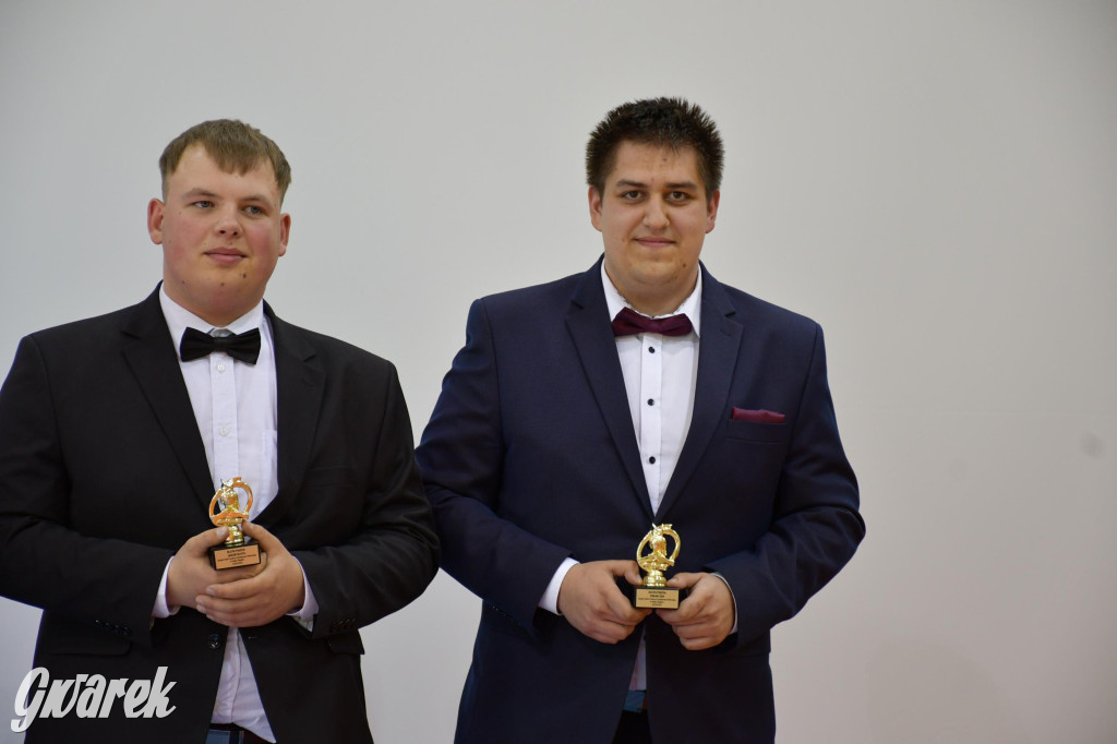 Maturzyści z Rolnika przyjechali traktorami