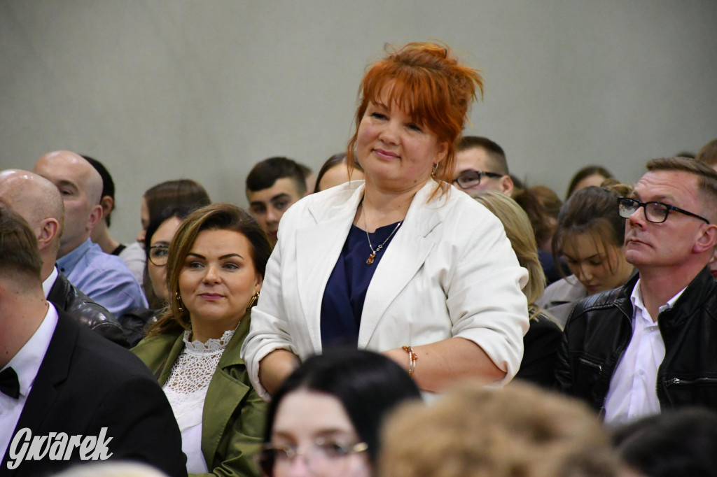 Maturzyści z Rolnika przyjechali traktorami