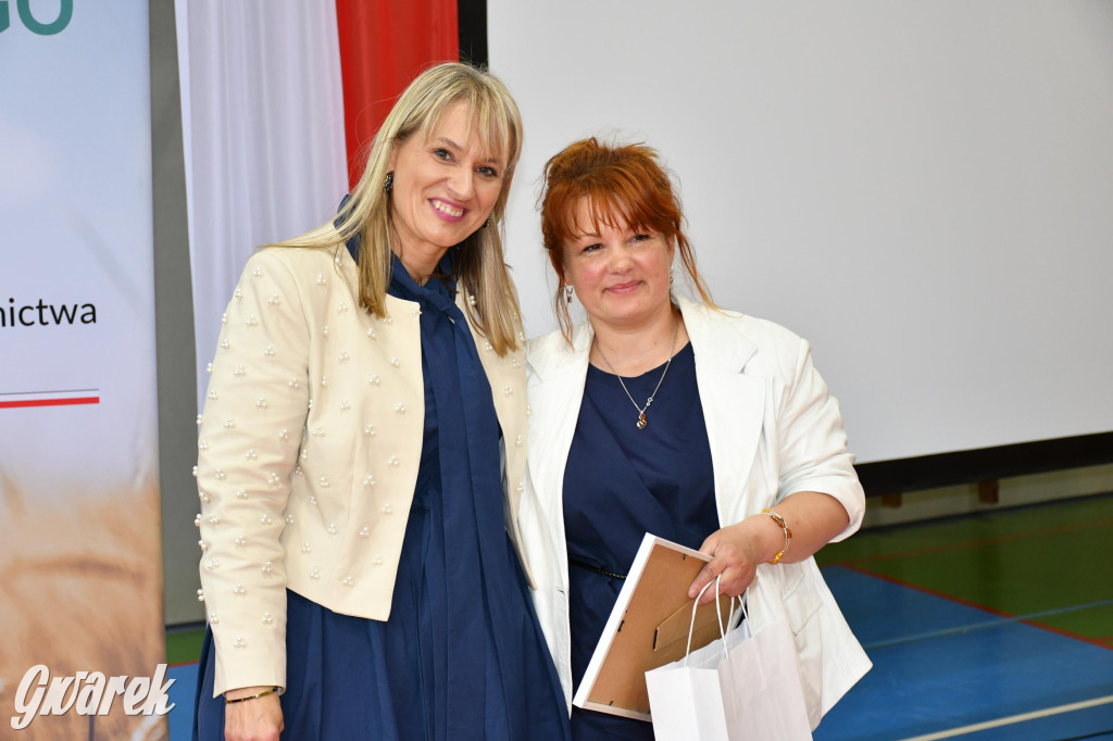 Maturzyści z Rolnika przyjechali traktorami