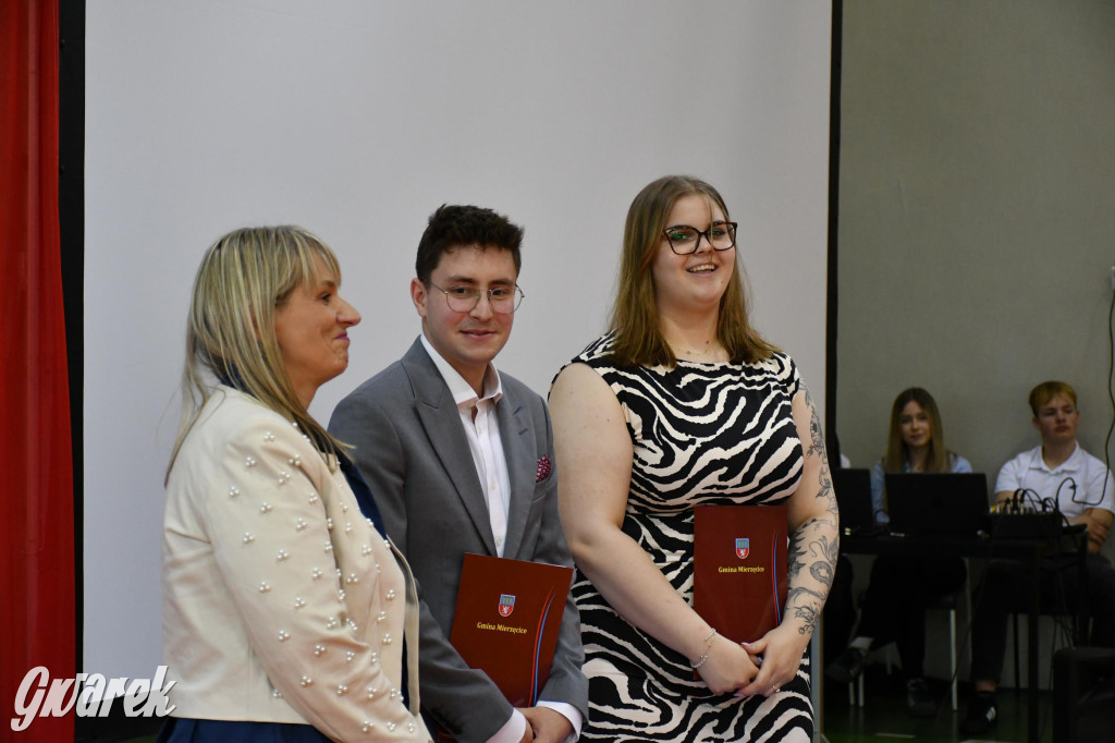 Maturzyści z Rolnika przyjechali traktorami