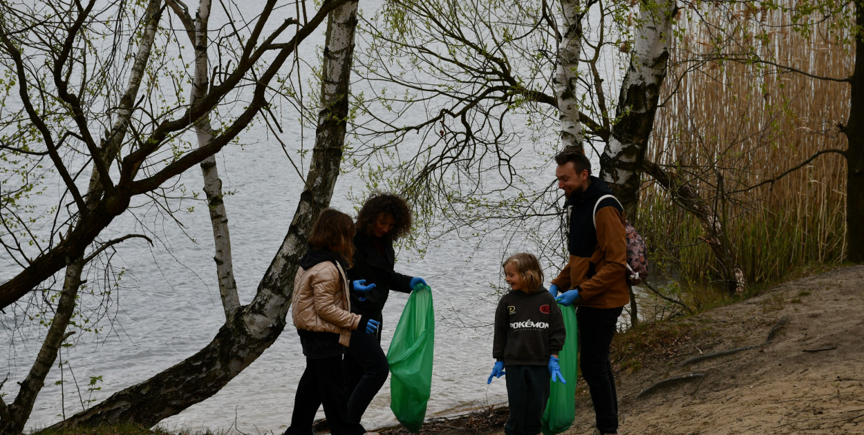 Zalew Nakło Chechło. Sprzątanie i strażackie manewry