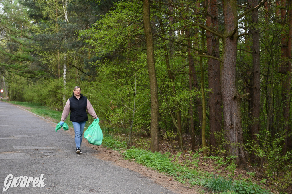 Zalew Nakło Chechło. Sprzątanie i strażackie manewry