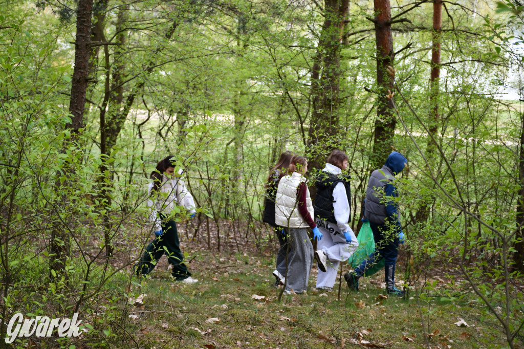 Zalew Nakło Chechło. Sprzątanie i strażackie manewry