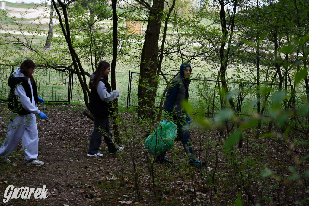 Zalew Nakło Chechło. Sprzątanie i strażackie manewry