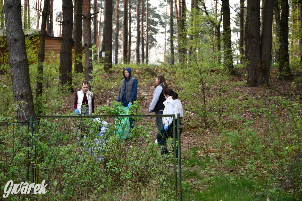 Zalew Nakło Chechło. Sprzątanie i strażackie manewry