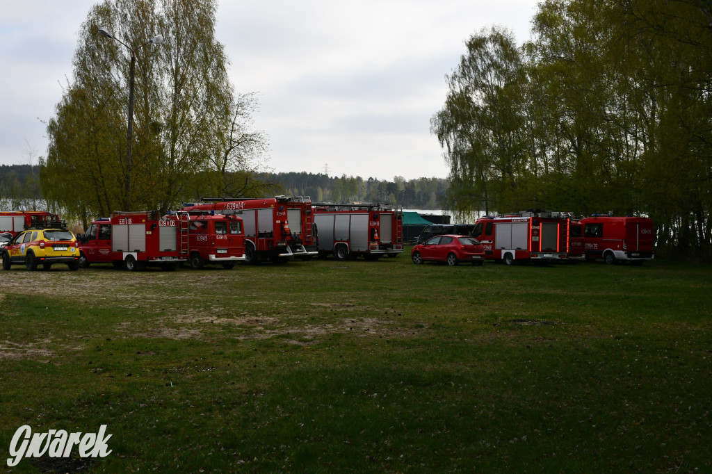 Zalew Nakło Chechło. Sprzątanie i strażackie manewry