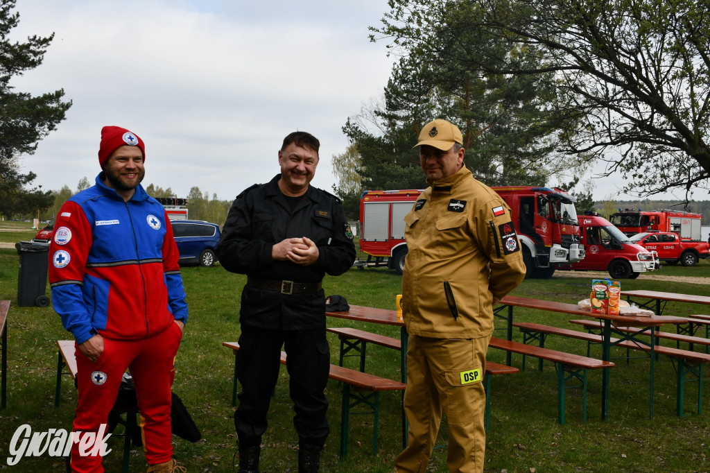 Zalew Nakło Chechło. Sprzątanie i strażackie manewry