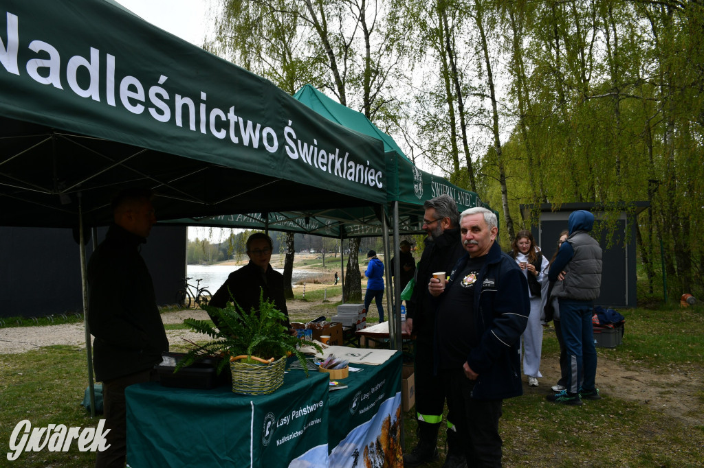 Zalew Nakło Chechło. Sprzątanie i strażackie manewry