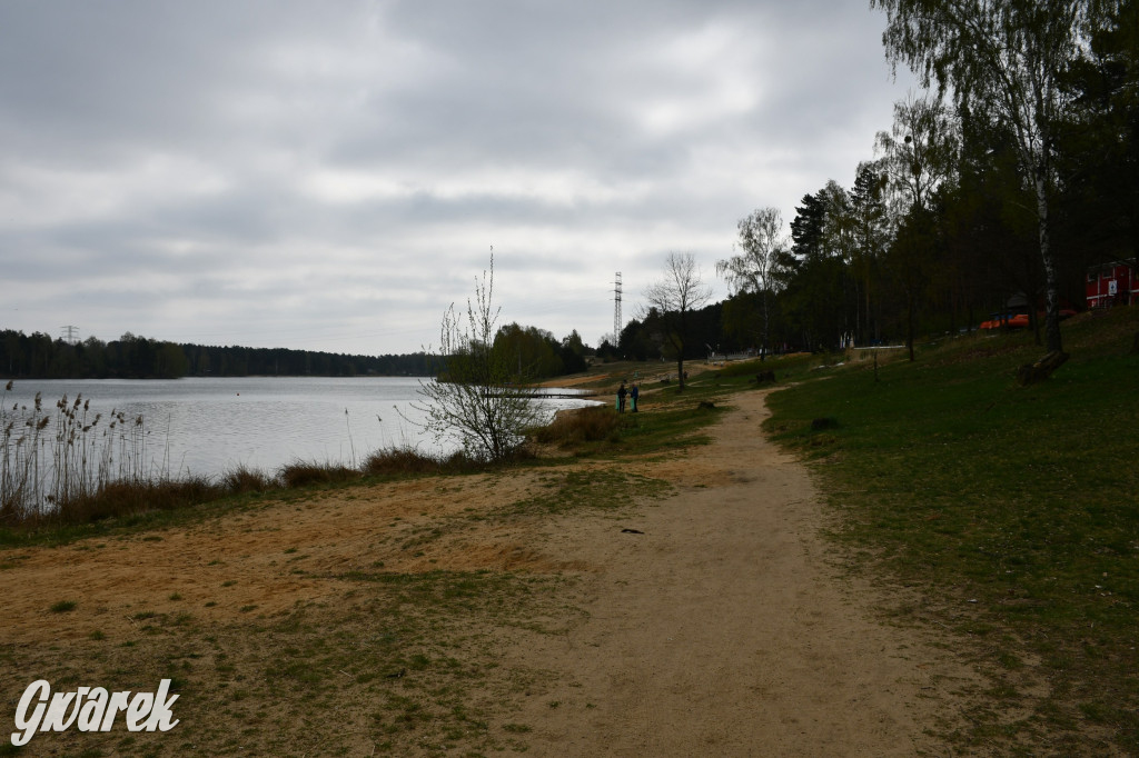 Zalew Nakło Chechło. Sprzątanie i strażackie manewry