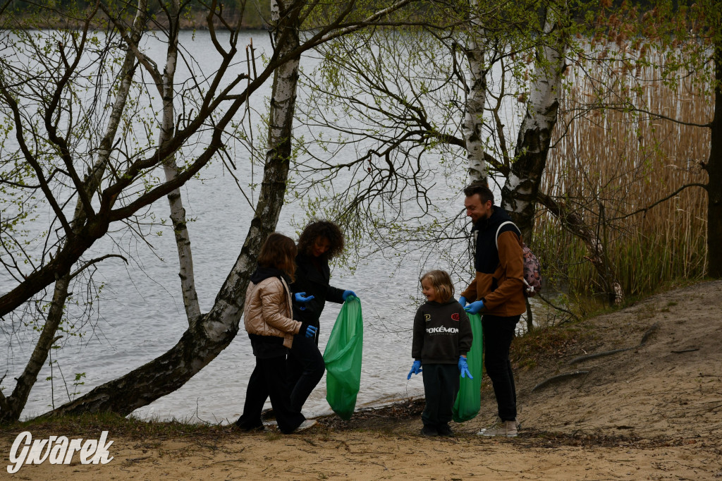 Zalew Nakło Chechło. Sprzątanie i strażackie manewry