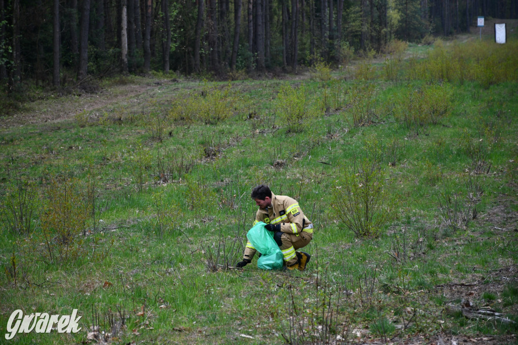 Zalew Nakło Chechło. Sprzątanie i strażackie manewry
