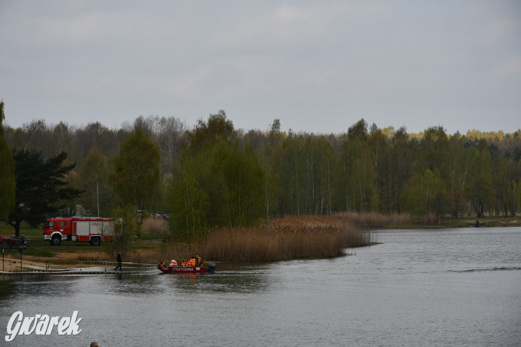 Zalew Nakło Chechło. Sprzątanie i strażackie manewry