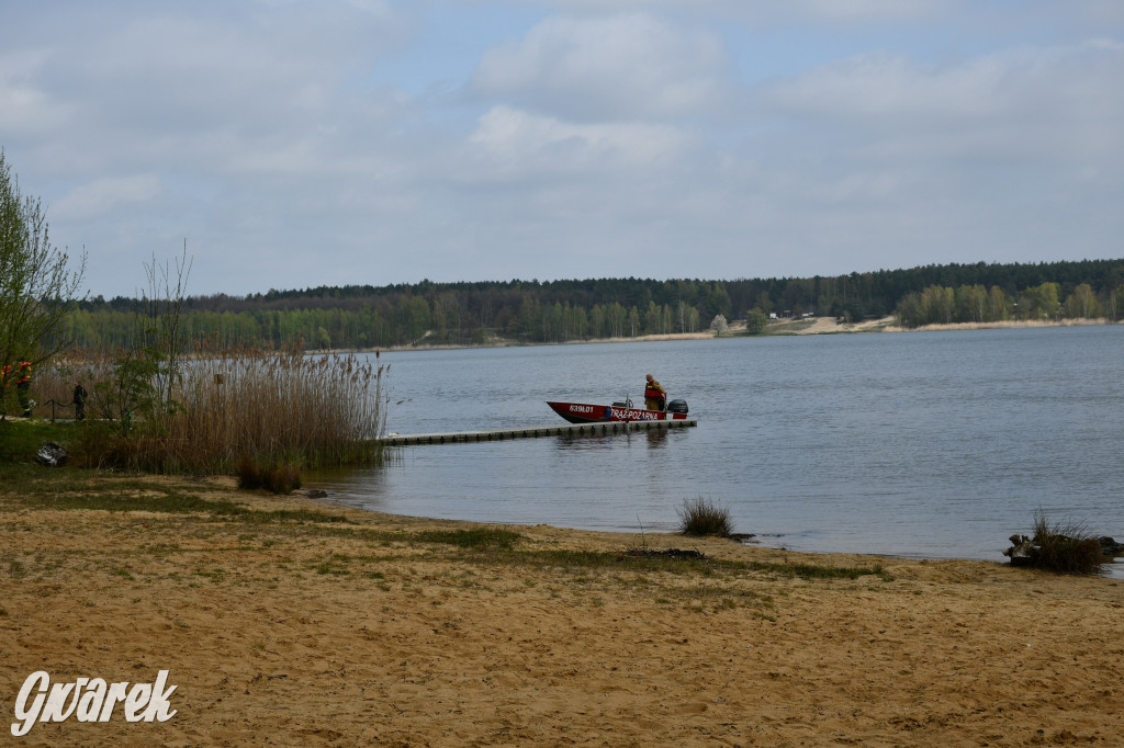 Zalew Nakło Chechło. Sprzątanie i strażackie manewry