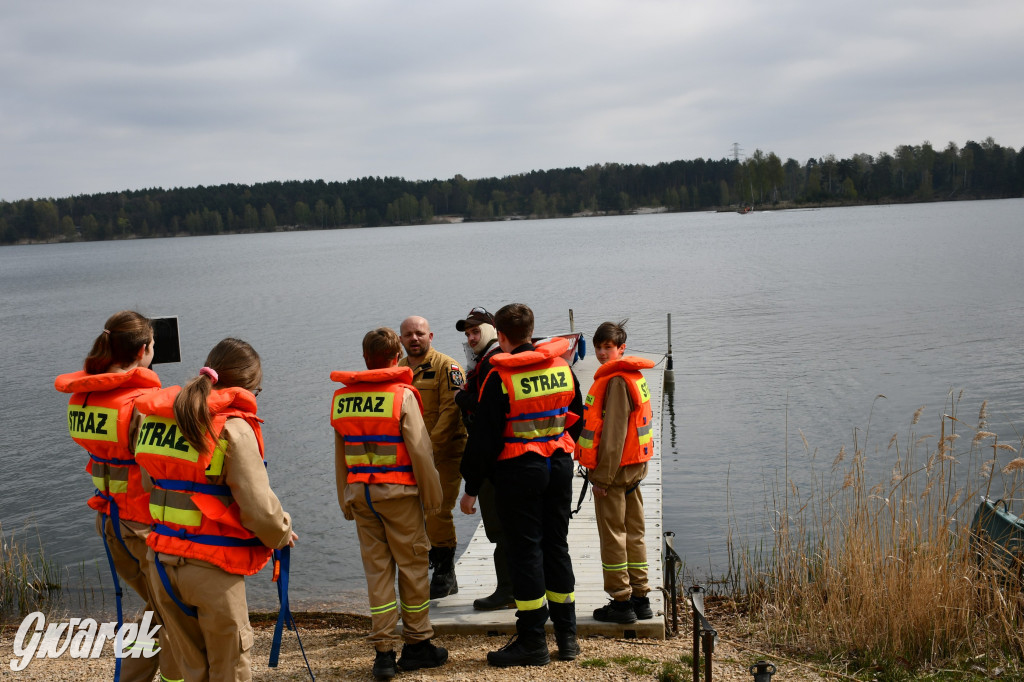 Zalew Nakło Chechło. Sprzątanie i strażackie manewry