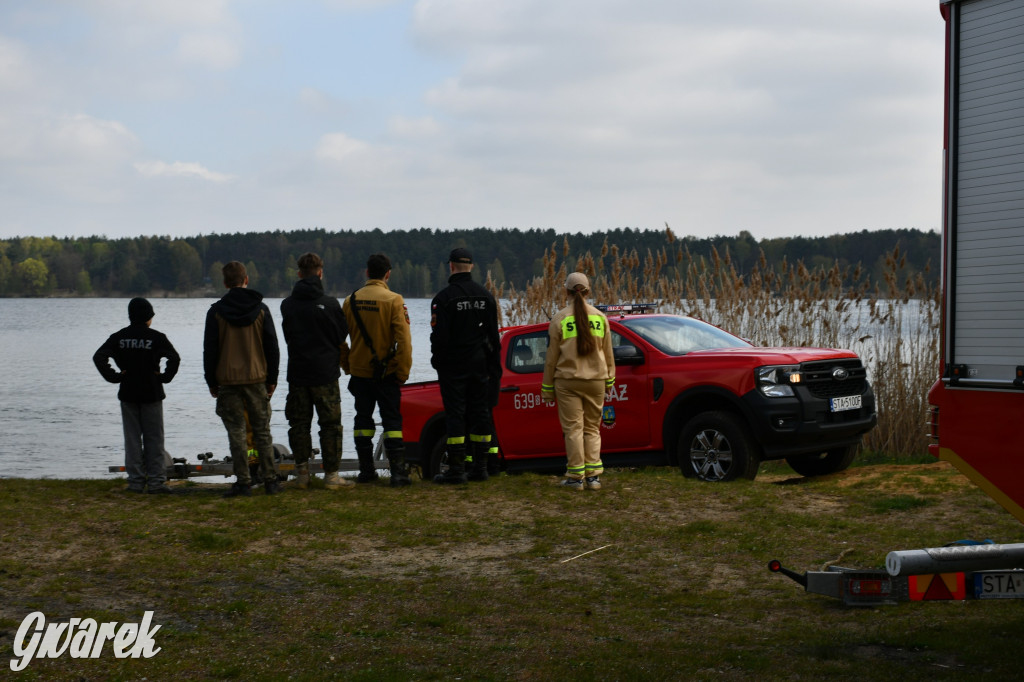 Zalew Nakło Chechło. Sprzątanie i strażackie manewry