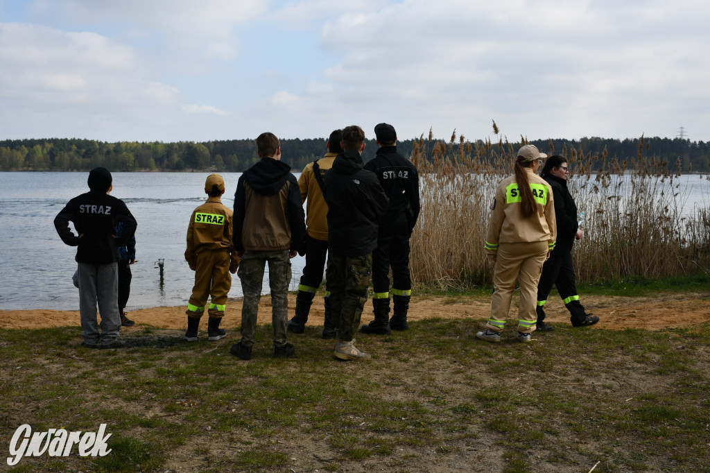 Zalew Nakło Chechło. Sprzątanie i strażackie manewry