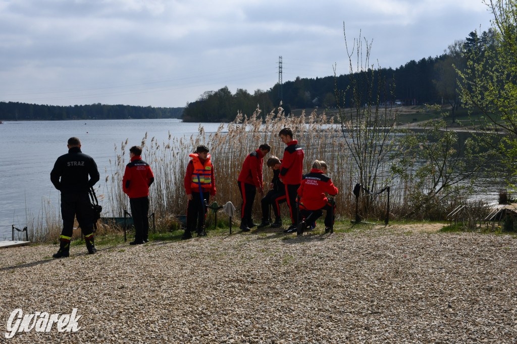 Zalew Nakło Chechło. Sprzątanie i strażackie manewry