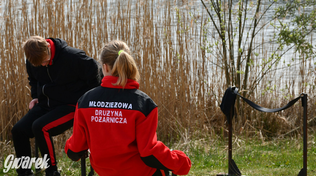 Zalew Nakło Chechło. Sprzątanie i strażackie manewry