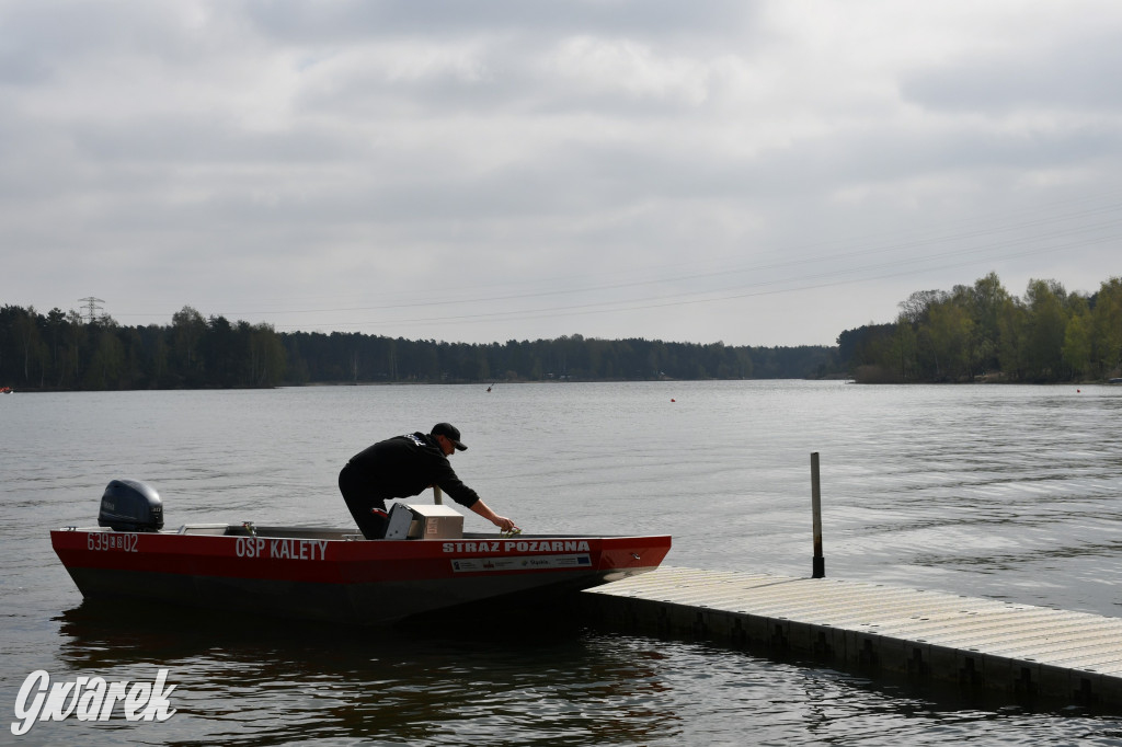 Zalew Nakło Chechło. Sprzątanie i strażackie manewry