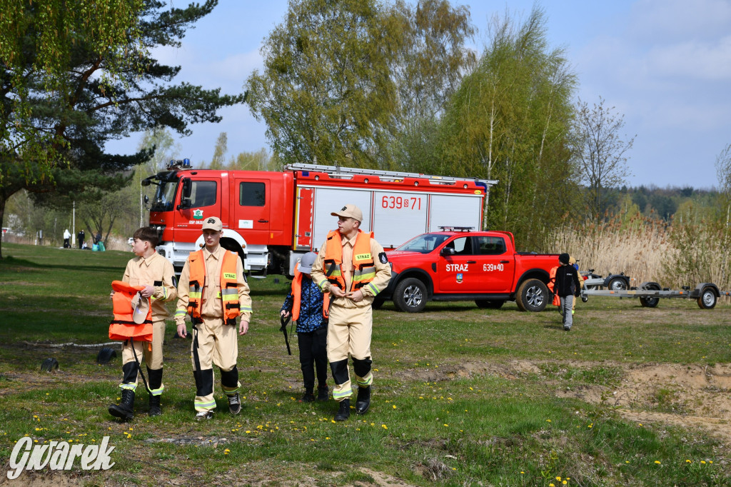 Zalew Nakło Chechło. Sprzątanie i strażackie manewry