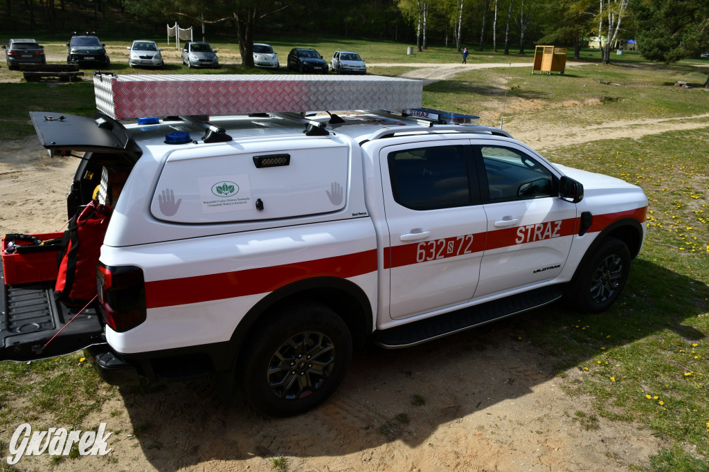 Zalew Nakło Chechło. Sprzątanie i strażackie manewry