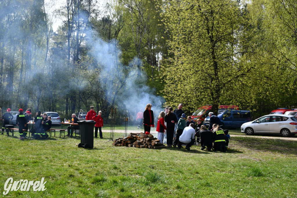 Zalew Nakło Chechło. Sprzątanie i strażackie manewry