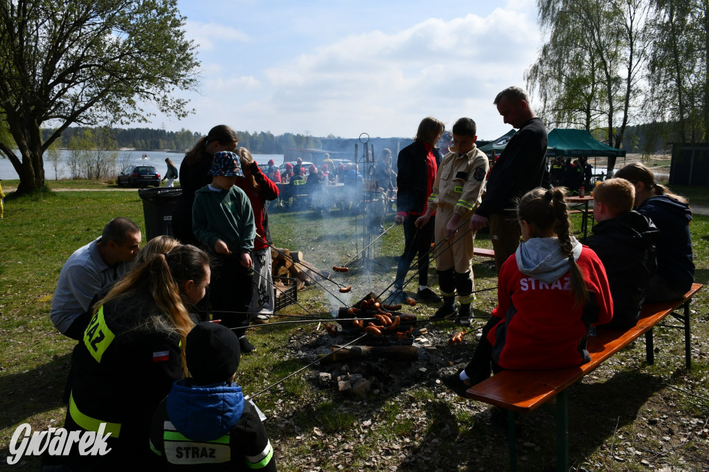 Zalew Nakło Chechło. Sprzątanie i strażackie manewry