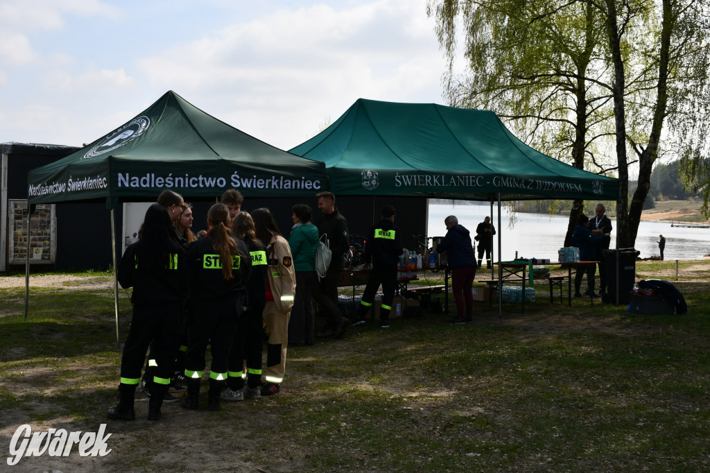 Zalew Nakło Chechło. Sprzątanie i strażackie manewry