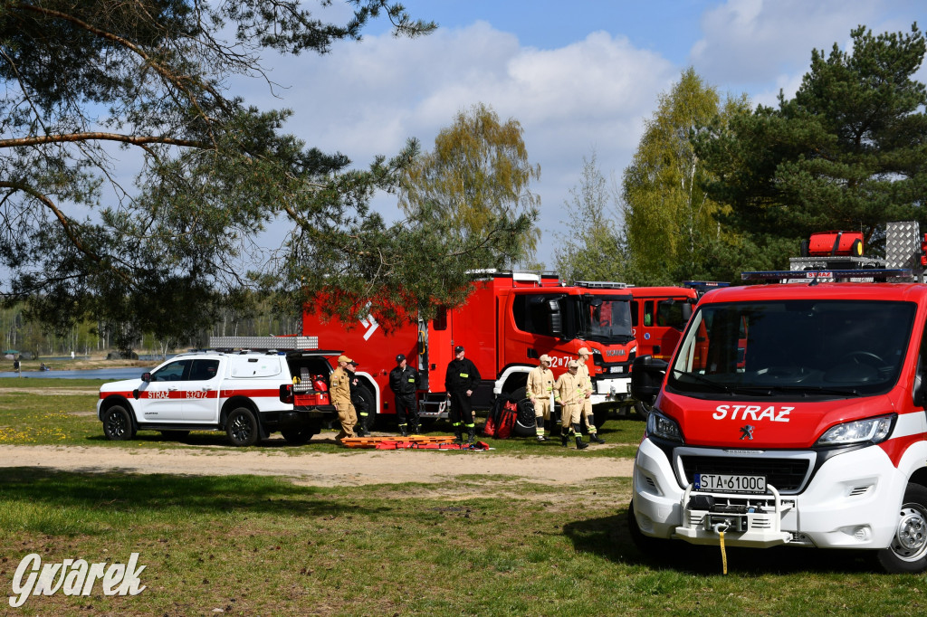 Zalew Nakło Chechło. Sprzątanie i strażackie manewry
