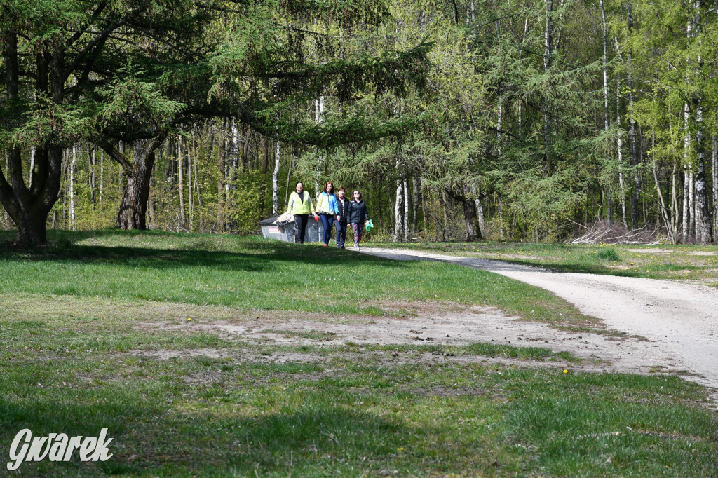 Zalew Nakło Chechło. Sprzątanie i strażackie manewry
