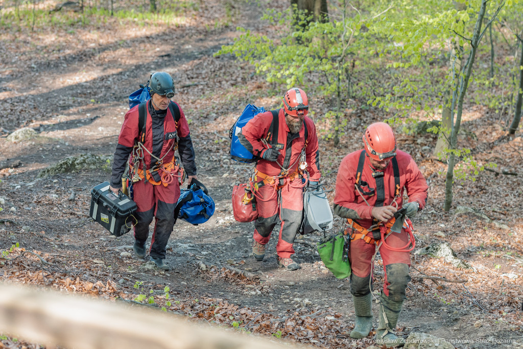 Strażacy z Radzionkowa w akcji w jaskiniach