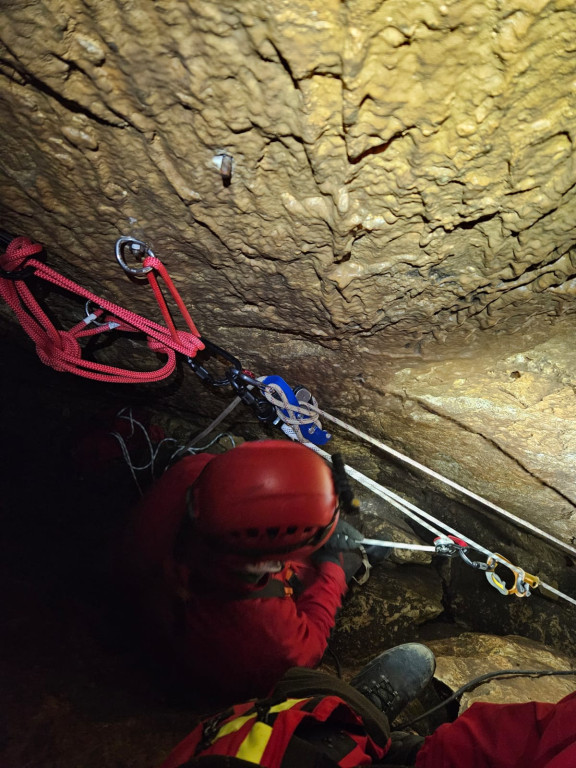 Strażacy z Radzionkowa w akcji w jaskiniach