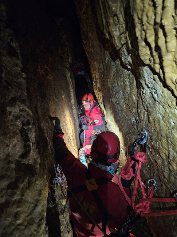 Strażacy z Radzionkowa w akcji w jaskiniach