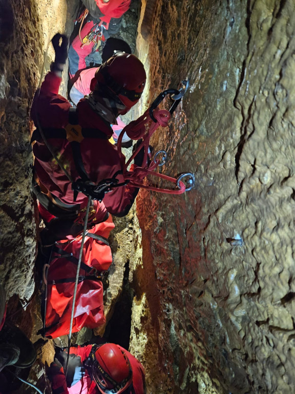 Strażacy z Radzionkowa w akcji w jaskiniach