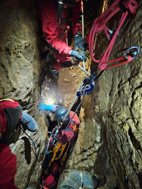 Strażacy z Radzionkowa w akcji w jaskiniach
