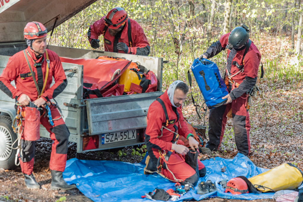 Strażacy z Radzionkowa w akcji w jaskiniach