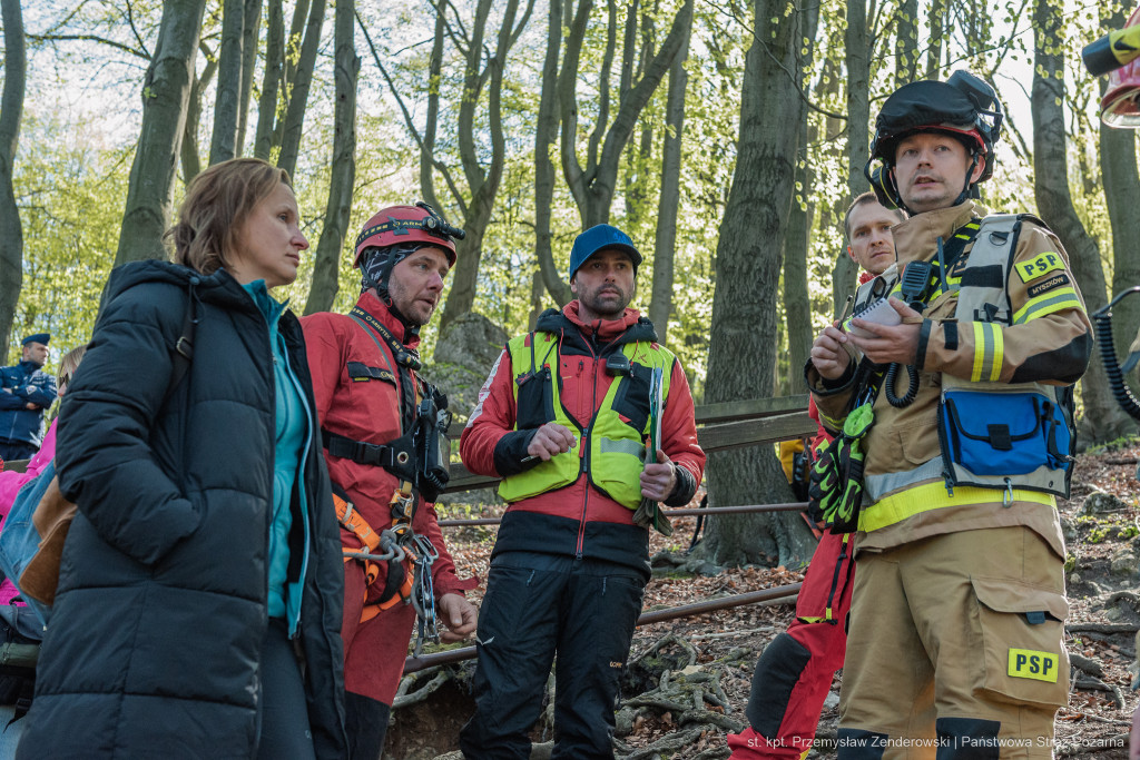 Strażacy z Radzionkowa w akcji w jaskiniach