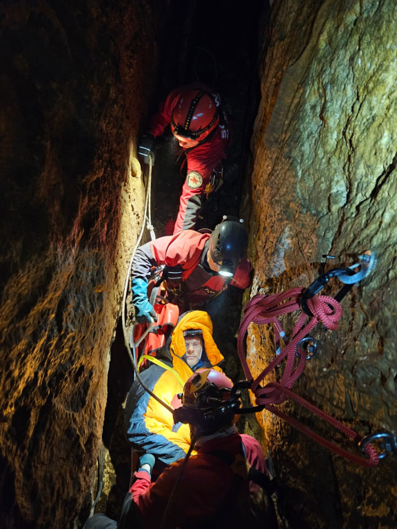Strażacy z Radzionkowa w akcji w jaskiniach