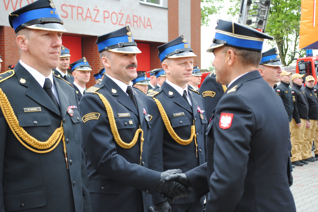 Strażacy świętowali. Uroczysty apel w piekarskiej komendzie