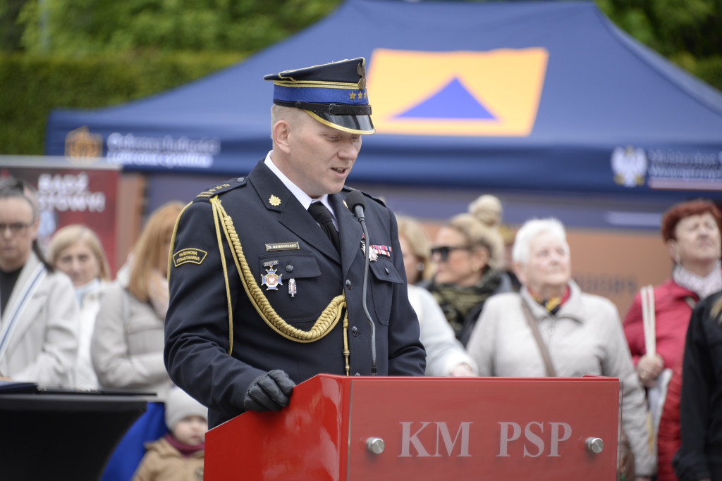 Strażacy świętowali. Uroczysty apel w piekarskiej komendzie