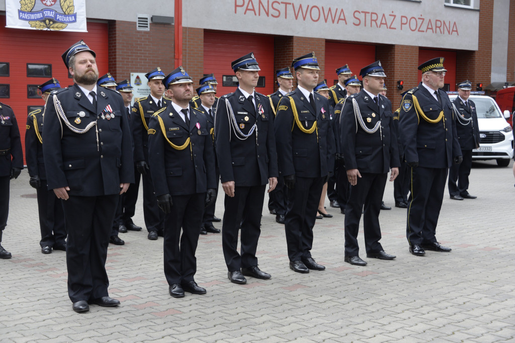 Strażacy świętowali. Uroczysty apel w piekarskiej komendzie