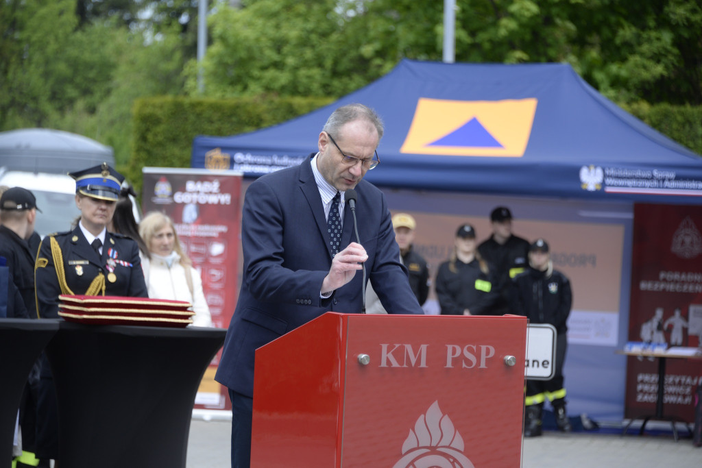 Strażacy świętowali. Uroczysty apel w piekarskiej komendzie