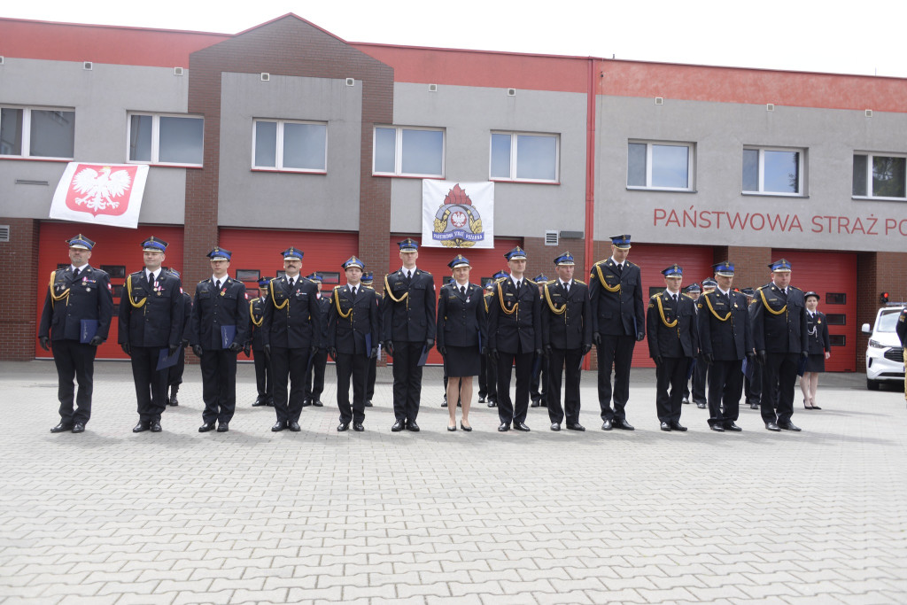 Strażacy świętowali. Uroczysty apel w piekarskiej komendzie