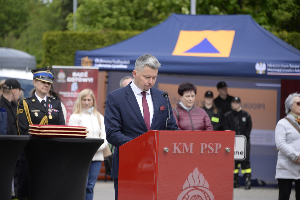 Strażacy świętowali. Uroczysty apel w piekarskiej komendzie