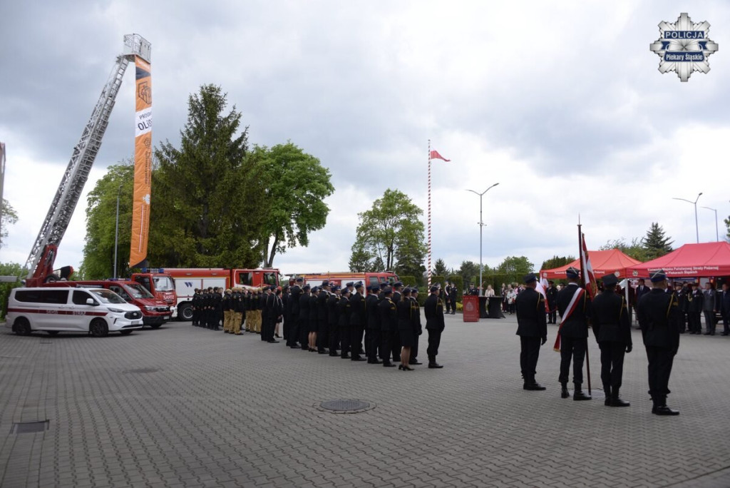 Strażacy świętowali. Uroczysty apel w piekarskiej komendzie
