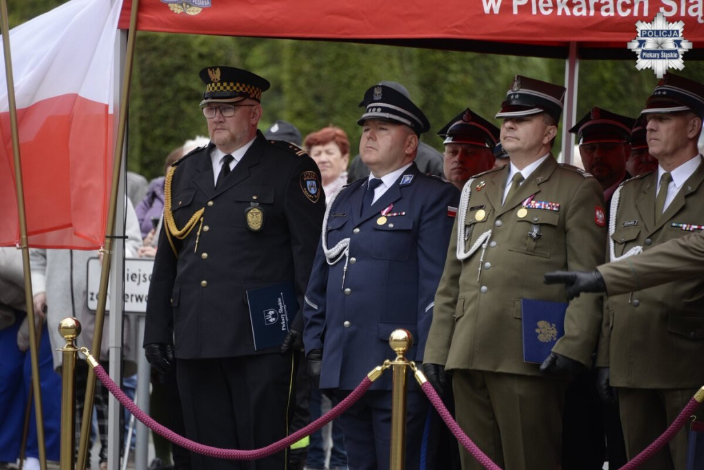 Strażacy świętowali. Uroczysty apel w piekarskiej komendzie