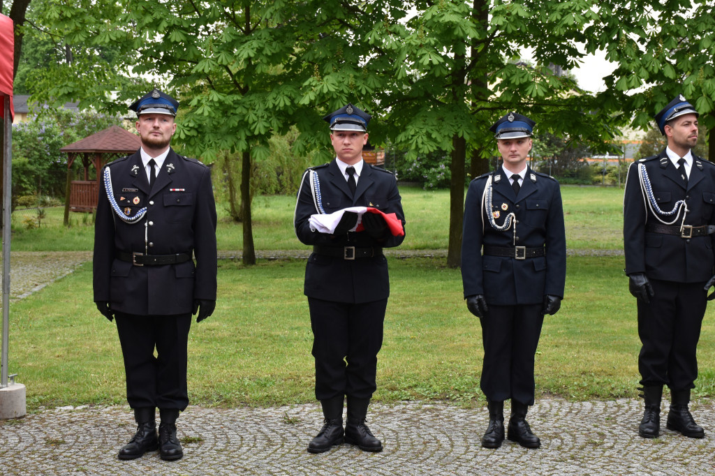 Józek na ratunek. Strażacy cieszą się z nowego wozu