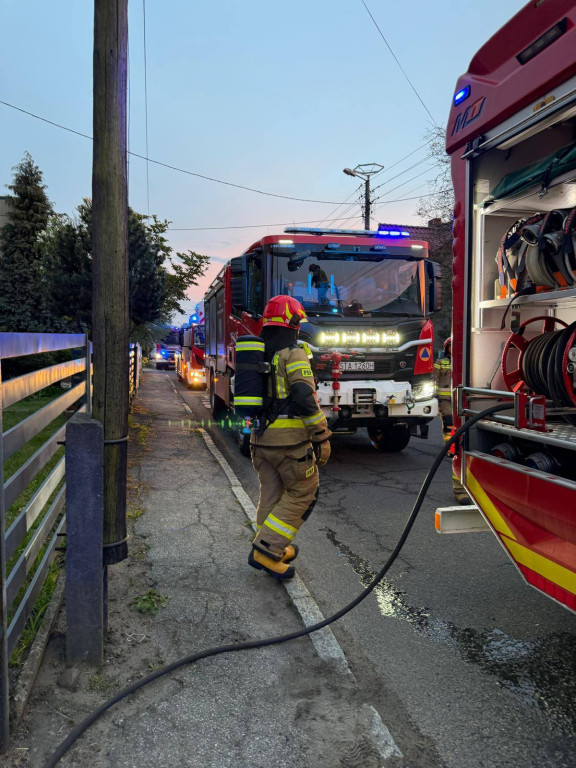 Pożar domu, 5 strażackich zastępów w akcji