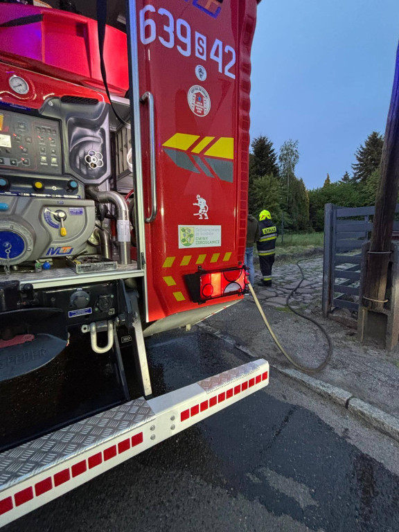 Pożar domu, 5 strażackich zastępów w akcji