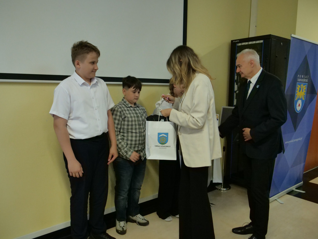 Uczniowie jednej szkoły zdominowali konkurs